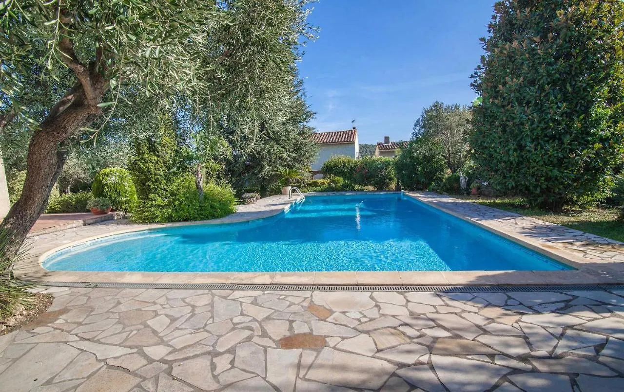 Villa Ollioules 0*,