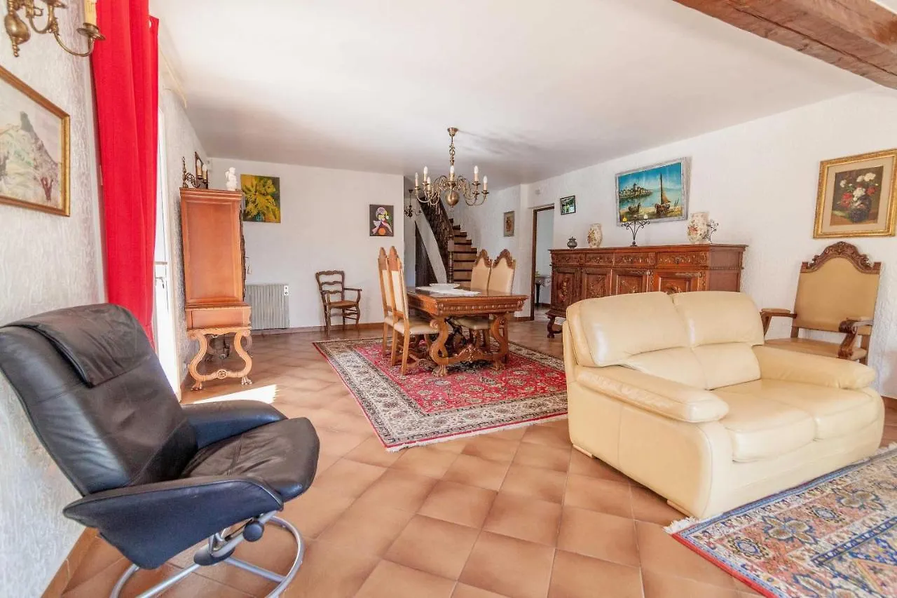 Villa Ollioules 0*,